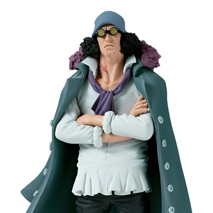 Figurine Kuzan Aokiji King of Artist – One Piece, portant son manteau d'amiral et ses lunettes caractéristiques.