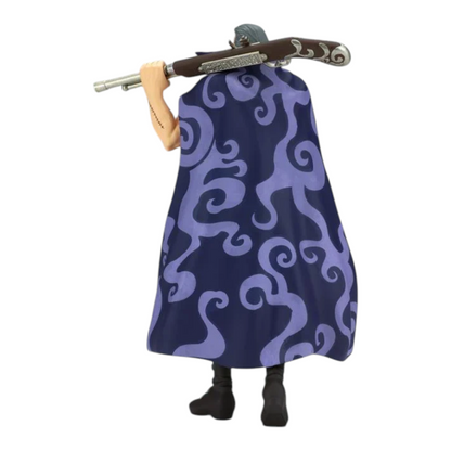 Figurine Ben Beckman The Shukko – One Piece, vue de dos avec son fusil sur l'épaule et son long manteau violet à motifs.