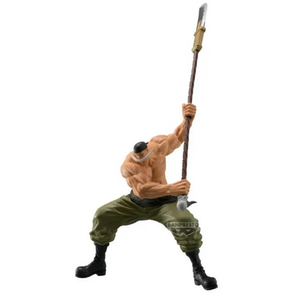 Figurine Edward Newgate Barbe Blanche Grandista – One Piece, en posture de combat avec son bisento levé.