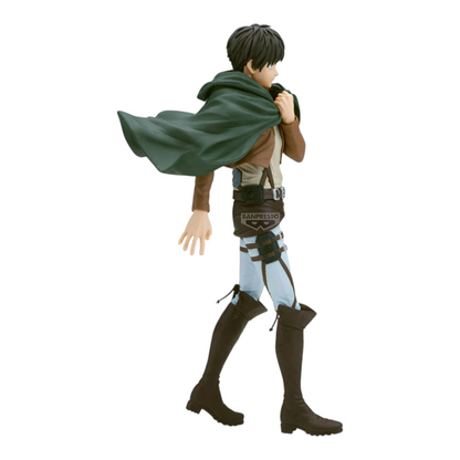 Figurine Eren Jäger Grandista – Attack on Titan, en uniforme du Bataillon d'exploration avec cape verte déployée.