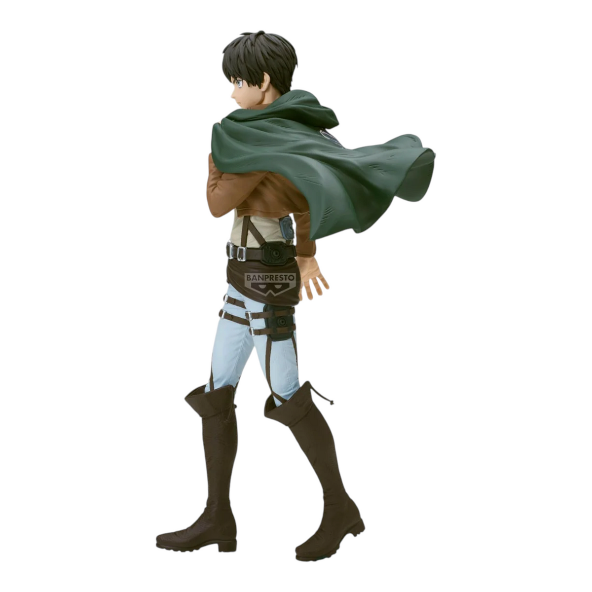 Figurine Eren Jäger Grandista – Attack on Titan, portant l'uniforme du Bataillon d'exploration avec cape verte.