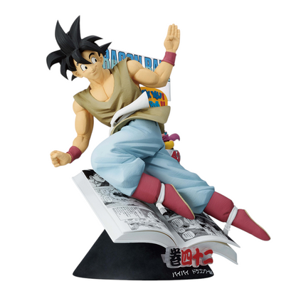 Figurine Goku Volume 42 Ichiban Kuji Dragon Ball 40th Anniversary, posé sur un manga ouvert avec Majin Buu.