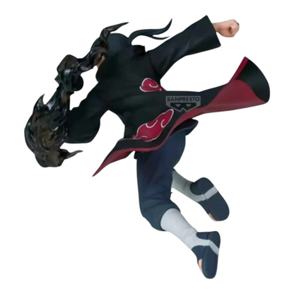 Figurine Itachi Uchiha GiGO Exclusive Banpresto – Naruto Shippuden, en posture de combat avec effet sombre tourbillonnant.