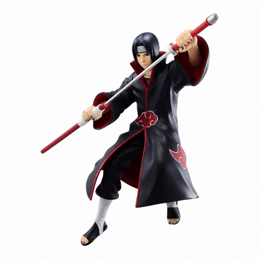 Figurine Itachi Uchiha NARUTOP99 – Naruto Shippuden, en posture de combat avec son manteau Akatsuki et une arme longue.