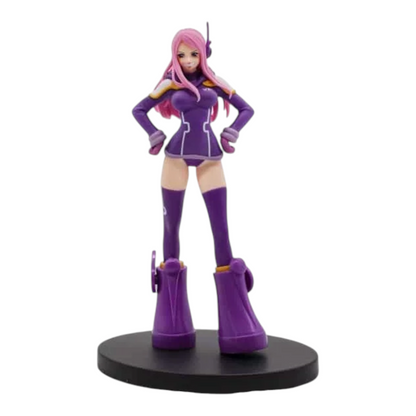 Figurine Jewelry Bonney Egghead The Grandline Series – One Piece, debout, mains sur les hanches, tenue violette futuriste.