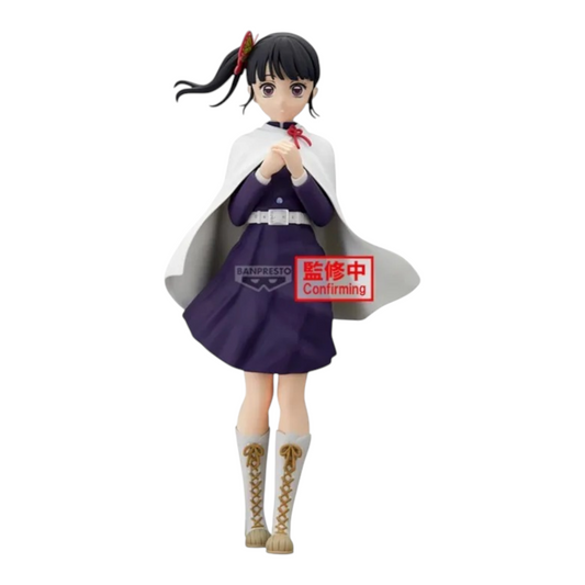 Figurine Kanao Tsuyuri Glitter & Glamours – Demon Slayer, posture élégante avec cape blanche et uniforme violet.