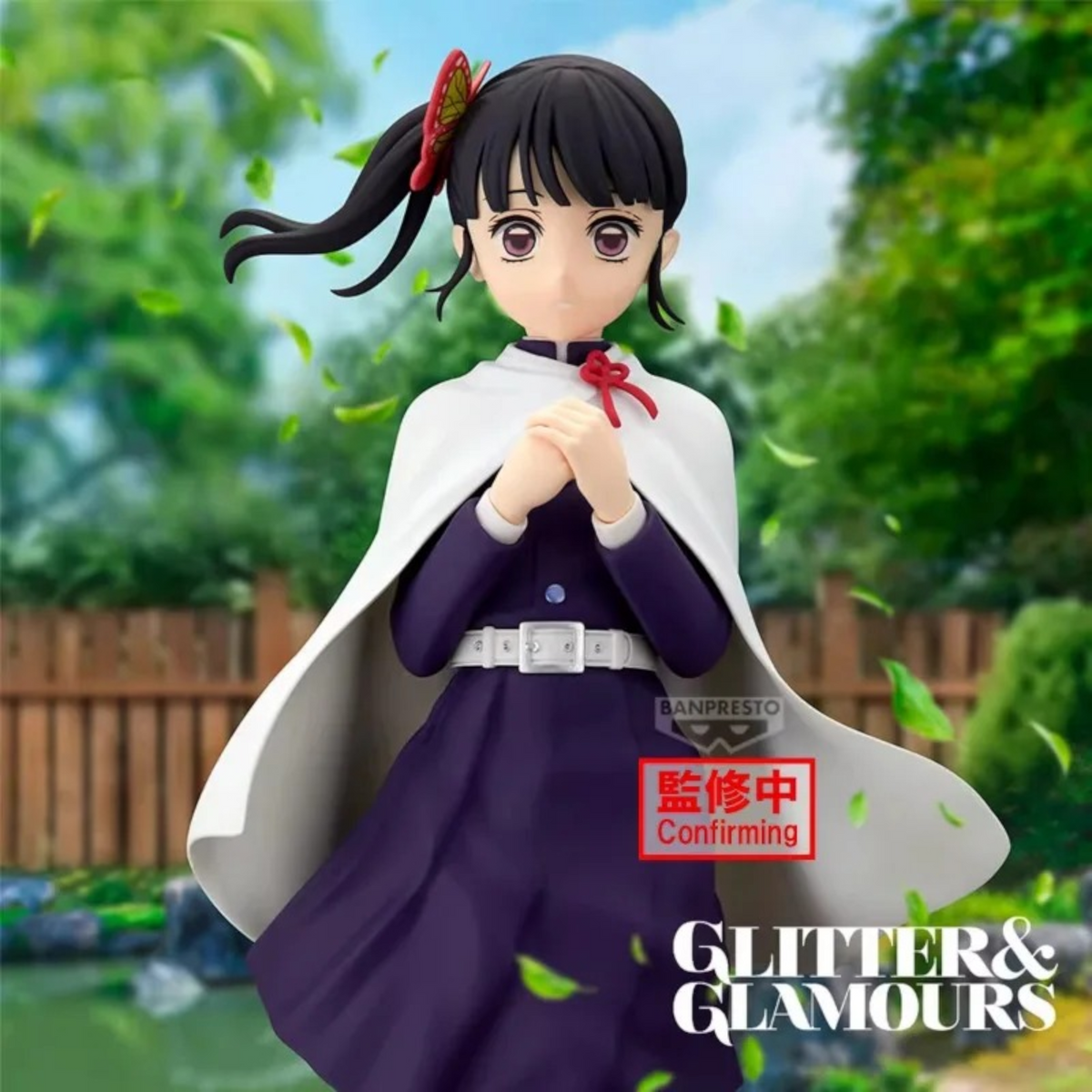 Figurine Kanao Tsuyuri Glitter & Glamours – Demon Slayer, mains jointes et cape blanche flottante.