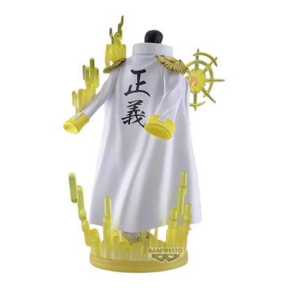 Figurine Borsalino Kizaru The Shukko Logia Special Edition – One Piece, vue de dos avec cape blanche et effets lumineux.