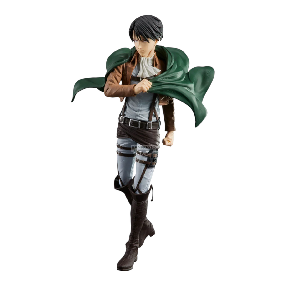 Figurine Levi Ackerman Grandista – Attack on Titan, en uniforme militaire avec cape verte déployée.