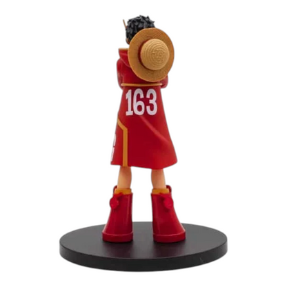 Figurine Monkey D. Luffy Egghead The Grandline Series – One Piece, vue de dos avec son manteau rouge et son chapeau.