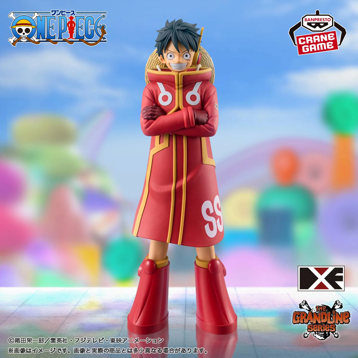 Figurine Monkey D. Luffy Egghead The Grandline Series – One Piece, debout les bras croisés en manteau rouge futuriste.