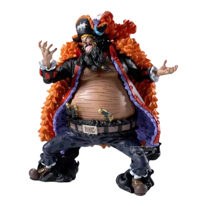 Figurine Marshall D. Teach Grandista – One Piece, en posture de combat menaçante avec son manteau rouge et orange.