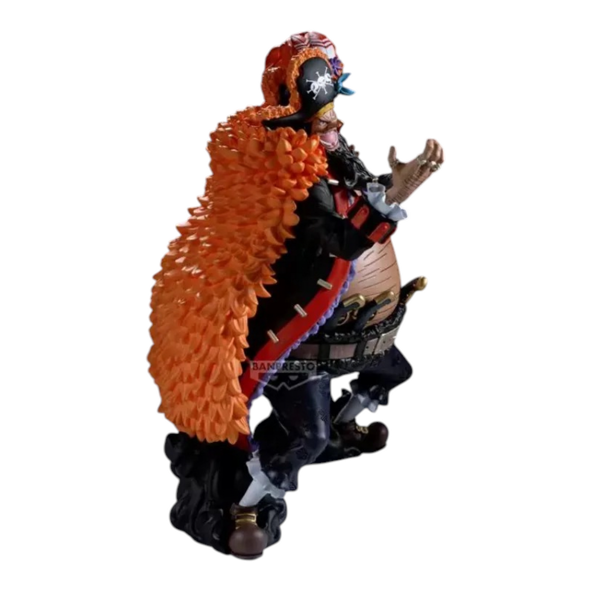 Figurine Marshall D. Teach Grandista – One Piece, en posture de combat avec son manteau orange et son large sourire.