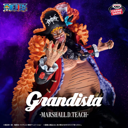 Figurine Marshall D. Teach Grandista – One Piece, posture de combat menaçante avec manteau orange et chapeau à tête de mort.