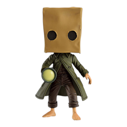 Figurine Mono Banpresto – Little Nightmares II, portant son sac en papier, son manteau vert et tenant une lampe torche.