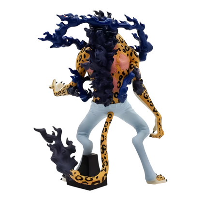Figurine Rob Lucci Awakening ver. King of Artist – One Piece, vue de dos avec ses flammes sombres caractéristiques.