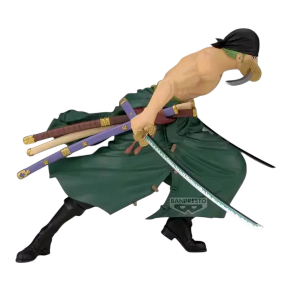 Figurine Roronoa Zoro Grandista – One Piece, en posture de combat dynamique maniant ses trois sabres.