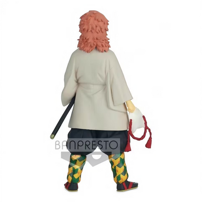 Figurine Sabito Kizuna no Sou Vol. 19 – Demon Slayer, vue de dos avec son haori blanc et son masque de renard.