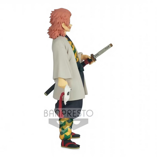 Figurine Sabito Kizuna no Sou Vol. 19 – Demon Slayer, tenant son sabre et son masque de renard à la main.