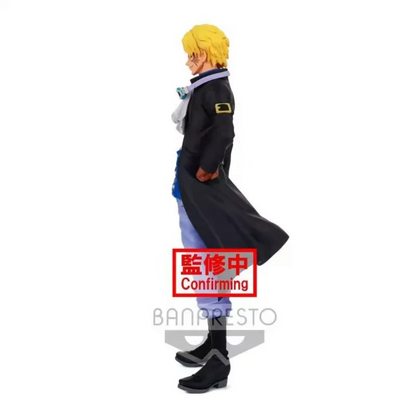 Figurine Sabo Grandista The Grandline Men – One Piece, vue de profil avec son long manteau noir et ses lunettes.