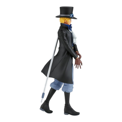 Figurine Sabo The Shukko – One Piece, debout avec son tuyau métallique sur l'épaule et son chapeau haut-de-forme.