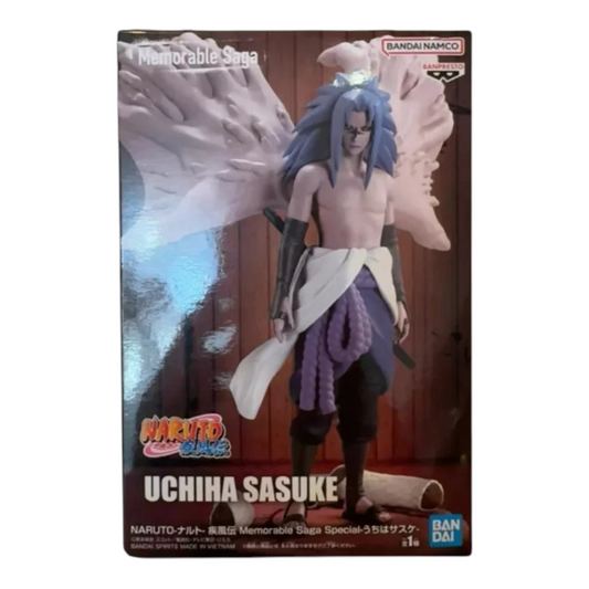 Boîte de la figurine Sasuke Uchiha Marque Maudite Niveau 2 Memorable Saga – Naruto, avec ailes et socle à parchemins.