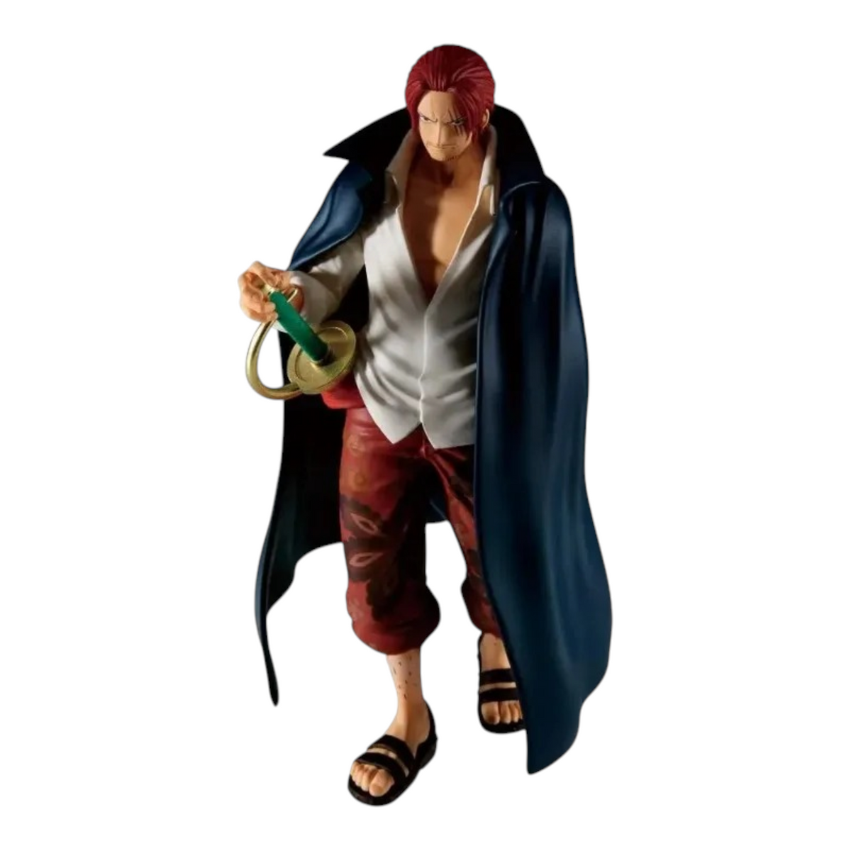 Figurine Shanks The Shukko – One Piece, debout tenant son sabre Gryphon avec sa cape bleu foncé sur les épaules.
