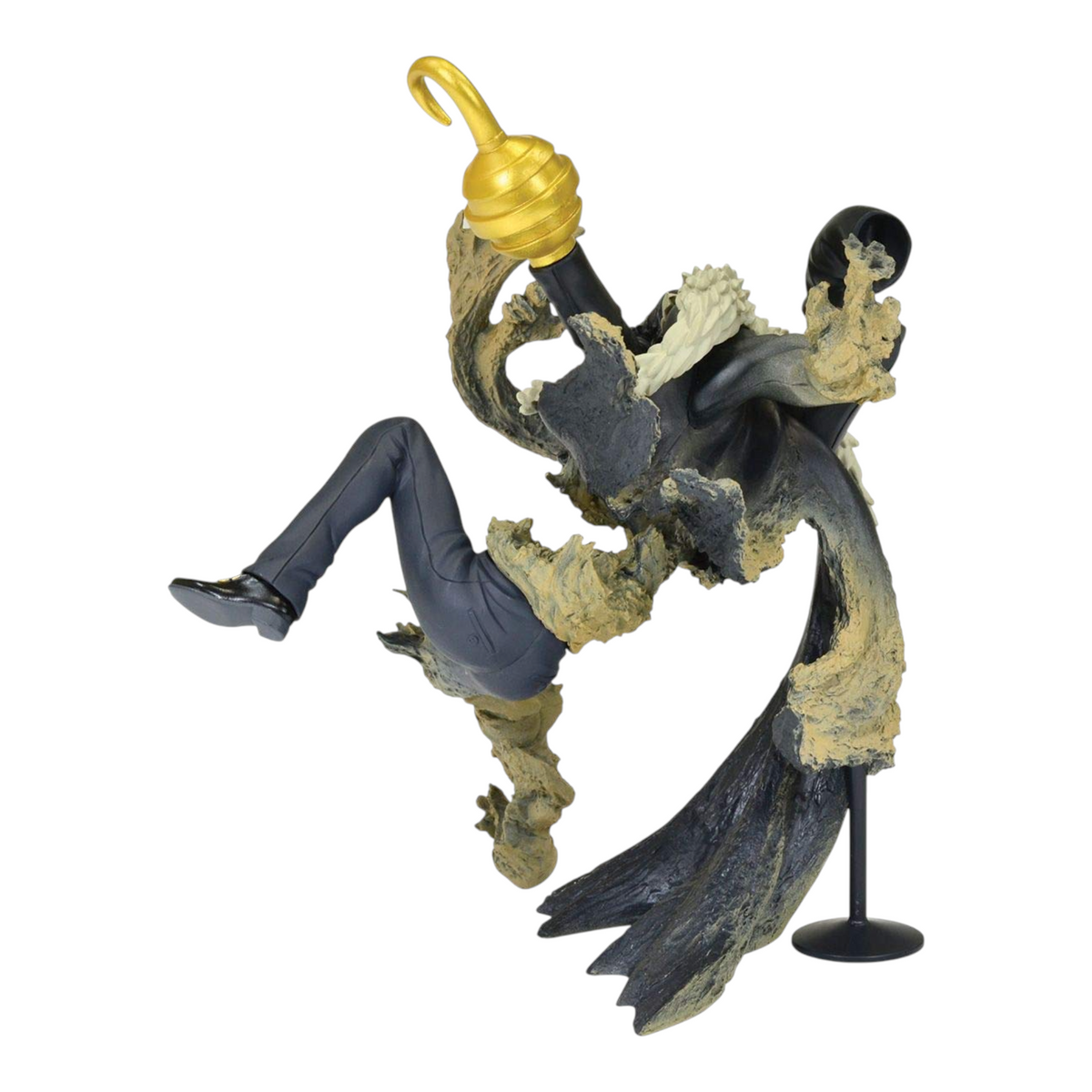 Figurine Sir Crocodile Abiliators – One Piece, en posture de combat avec effets de sable et crochet doré levé.