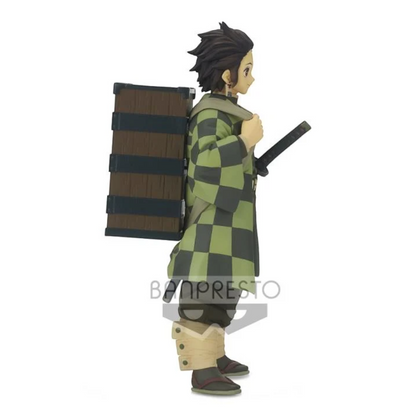 Figurine Tanjiro Kamado Kizuna no Sou Vol. 19 – Demon Slayer, portant son coffre en bois sur le dos.