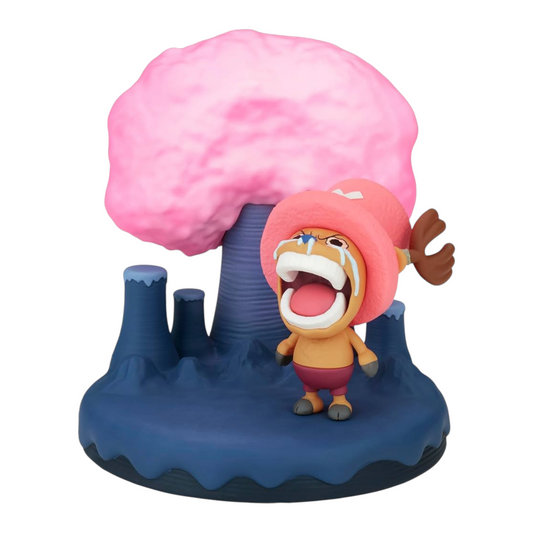 Figurine Tony Tony Chopper en larmes, World Collectable Figure – One Piece, avec son cerisier rose sur socle bleu.