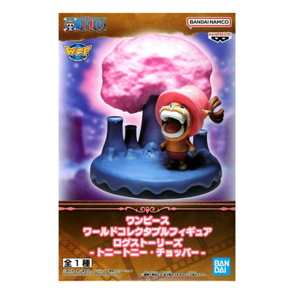Figurine Tony Tony Chopper en larmes World Collectable Figure – One Piece, devant un cerisier rose sur socle bleu.