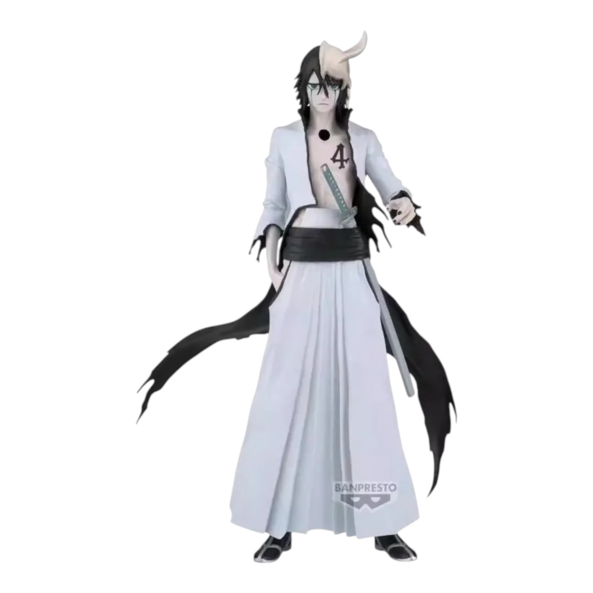 Figurine Ulquiorra Cifer MAXIMATIC – Bleach, posture calme avec uniforme blanc d'Arrancar et masque de Hollow.