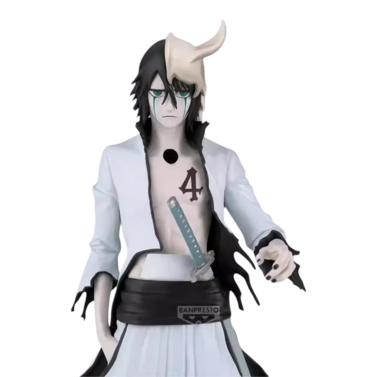Figurine Ulquiorra Cifer MAXIMATIC – Bleach, posture calme avec uniforme d'Arrancar et masque de Hollow.